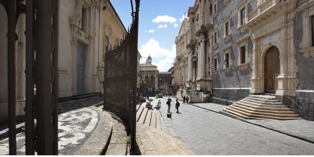 Via dei Crociferi à Catane : Une symphonie baroque en pierre 2 Via dei Crociferi à Catane