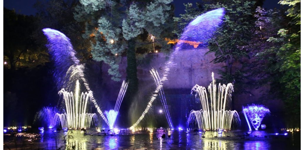 Τα σιντριβάνια που χορεύουν στο Μετς: Νερό, φως και ήχος 3 Σιντριβάνια που χορεύουν στο Metz