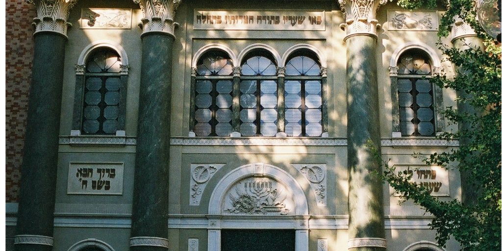 A Sinagoga de Modena: Um testamento de emancipação e de comunidade 2 A Sinagoga de Modena: Um testamento de emancipação e de comunidade