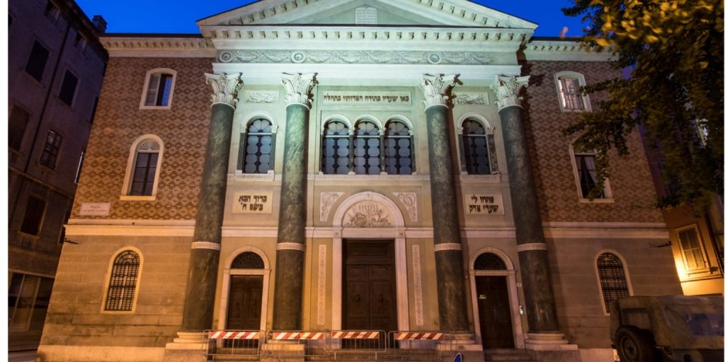 A Sinagoga de Modena: Um testamento de emancipação e de comunidade 3 A Sinagoga de Modena: Um testamento de emancipação e de comunidade
