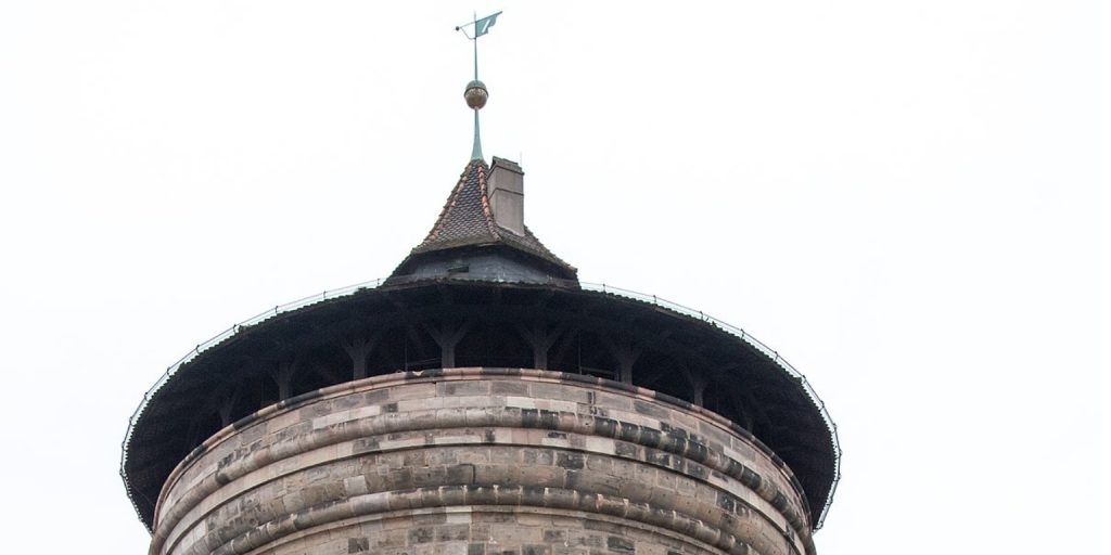 La Frauentorturm de Nuremberg : Une passerelle vers le passé 1 Frauentorturm à Nuremberg