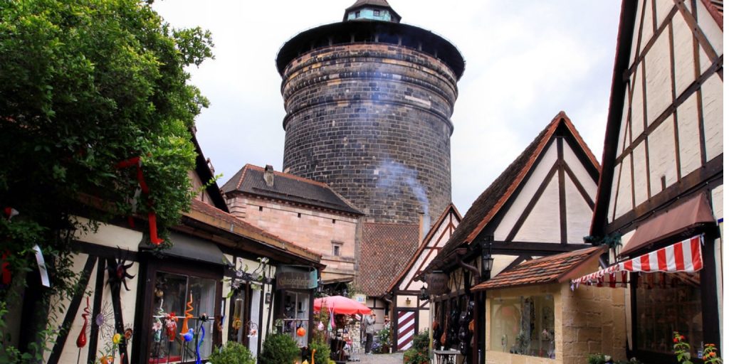 La Frauentorturm de Nuremberg : Une passerelle vers le passé 2 Frauentorturm à Nuremberg