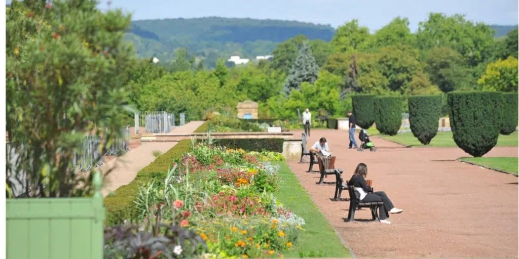 Jardin de l'Esplanade de Metz: Um oásis histórico no coração da cidade 1 Jardim da Esplanada de Metz