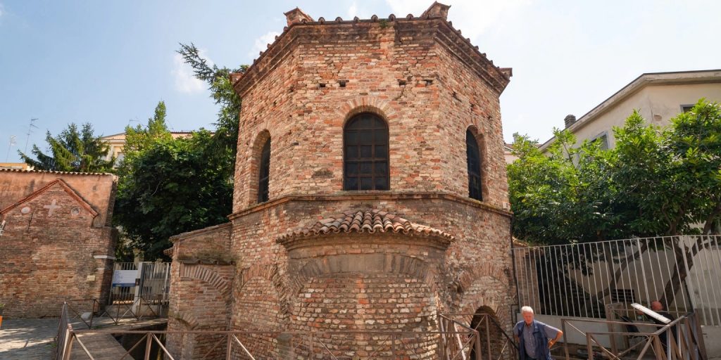 Le baptistère arien : Un aperçu du passé divisé de Ravenne 3 Le baptistère arien : Un aperçu du passé divisé de Ravenne