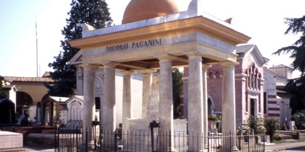 La tombe de Niccolò Paganini à Parme : le dernier repos d'une légende durable 3 Tombe de Niccolo Paganini à Parme