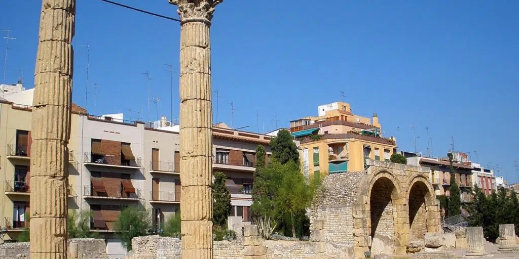 The Colonial Forum of Tarraco: The Beating Heart of a Roman City 1 Colonial Forum of Tarraco