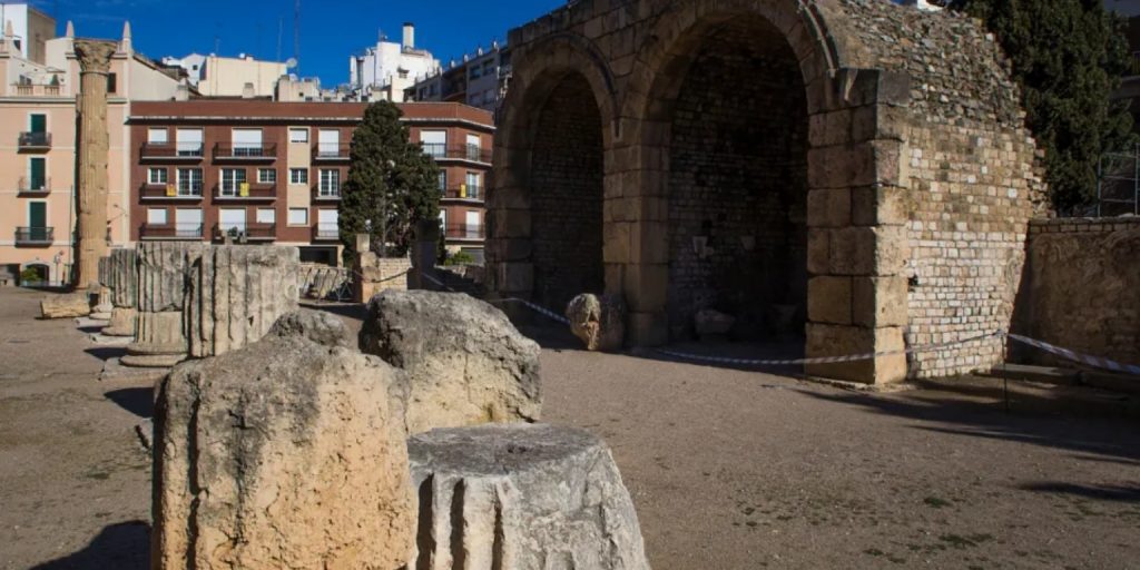 The Colonial Forum of Tarraco: The Beating Heart of a Roman City 3 Colonial Forum of Tarraco