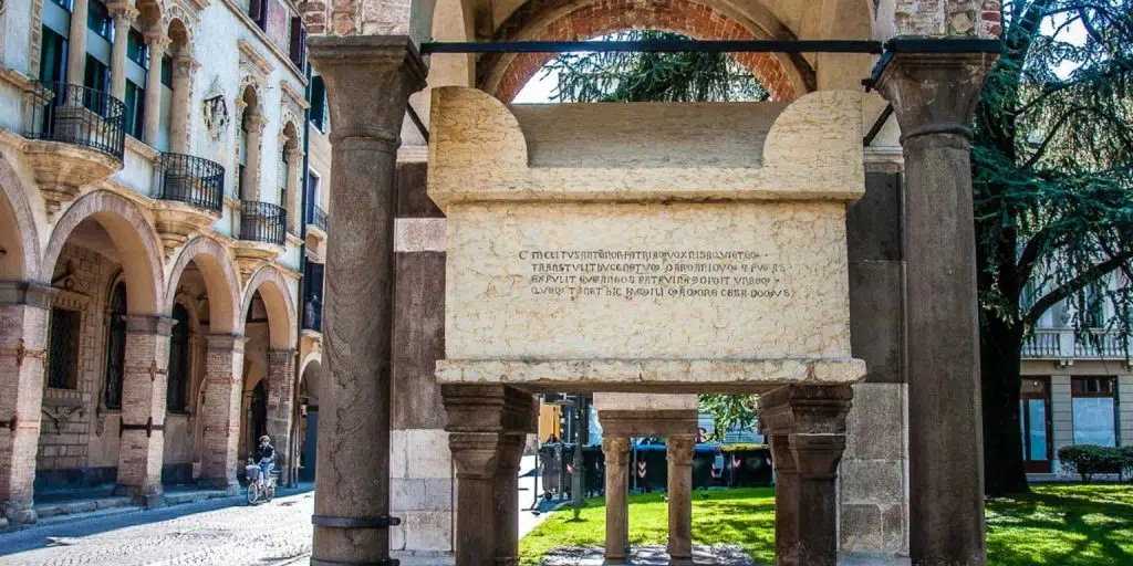 O túmulo de Antenor em Pádua: Um conto de mito, história e identidade 3 O túmulo de Antenor em Pádua: Um conto de mito, história e identidade