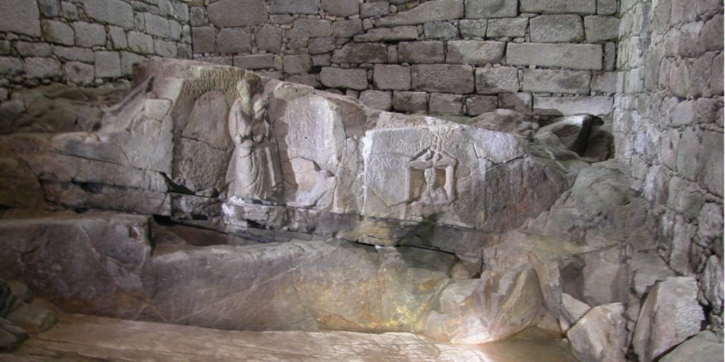 Götzenbrunnen: Ein Heiligtum des Wassers und der Götter 1 Götzenbrunnen: Ein Heiligtum des Wassers und der Gottheiten