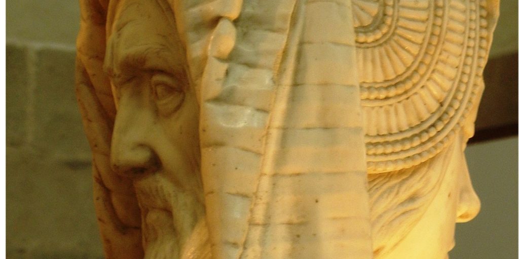 A estátua de duas faces em Nantes: Uma obra-prima renascentista da prudência 1 Estátua da dupla face em Nantes