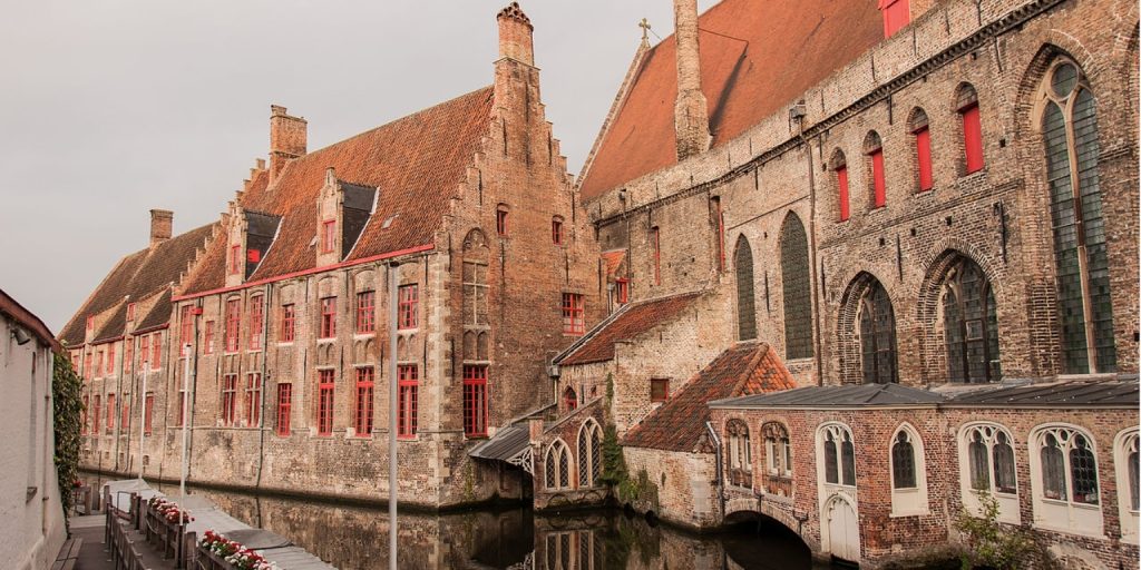 Sint-Janshospitaal: Un santuario per i malati e per l'anima 1 Sint-Janshospitaal: Un santuario per i malati e per l'anima