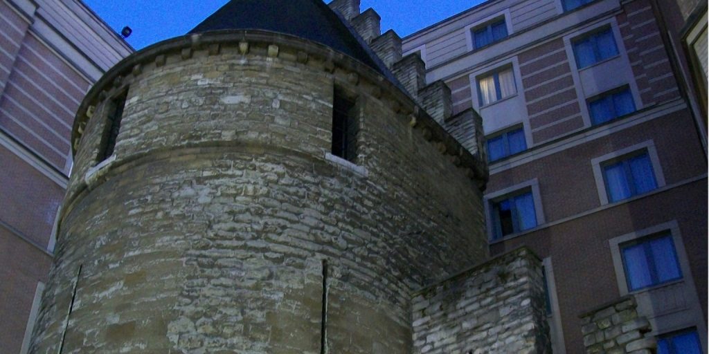 Schwarzer Turm: Ein Fragment der ersten Befestigungsanlagen 3 Schwarzer Turm: Ein Fragment der ersten Befestigungsanlagen