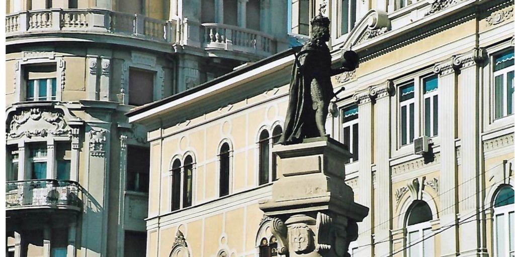 Kolumna Leopolda: Ponadczasowy hołd w sercu Triestu 1 Kolumna Leopolda