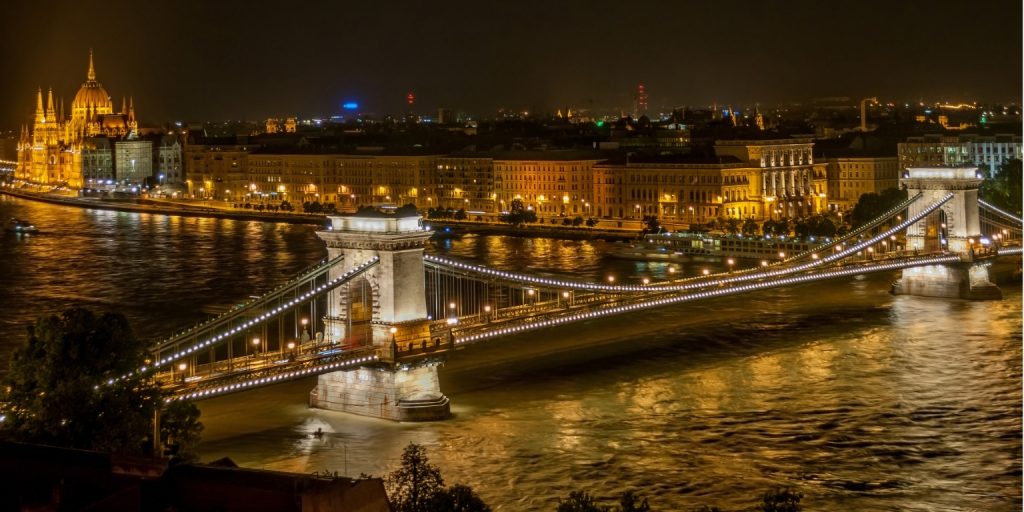 Chain Bridge: A Bridge That United a Nation 1 Chain Bridge: A Bridge That United a Nation
