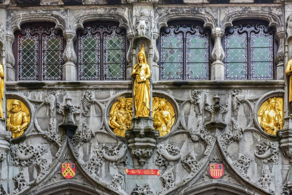 Die 15 besten Aktivitäten in Brügge 6 Brügge, Basilika des Heiligen Blutes