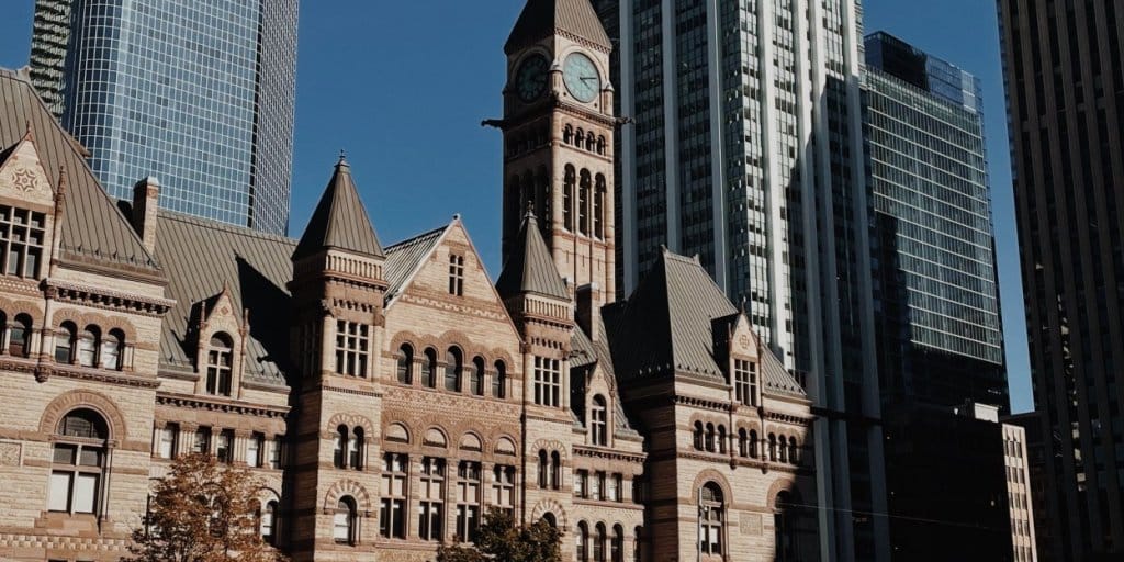 Datos Curiosos de Toronto: 9 Historias Sorprendentes, de la CN Tower a la Pista de Hielo 2 fun facts about Toronto: Old City Hall