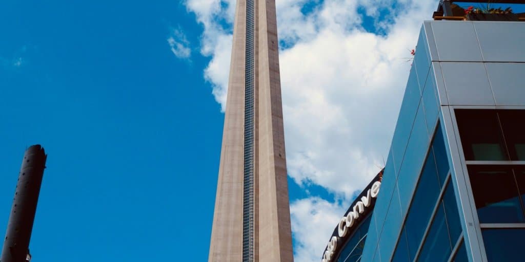 Qué Ver en Toronto: 10 Paradas desde el Muelle hasta el Cielo 2 things to see in Toronto: CN Tower